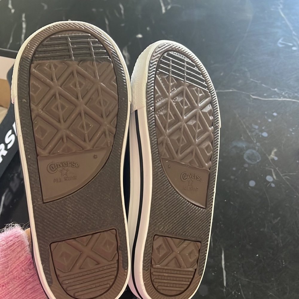 Converse - Picture 2 of 4